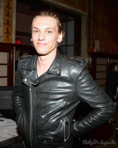 Jamie & Ashley à la Fashion Week de New York . Jamie &; Ashley à la Fashion Week de New York .