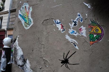Divers Street Art (#19) Araignée pochoir et collages divers