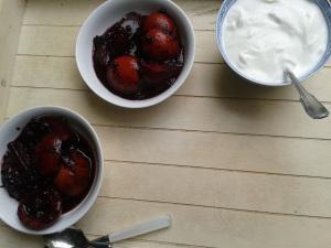Compote tiède de pêches, d’abricots et de myrtilles compote tiede peche myrtilles2