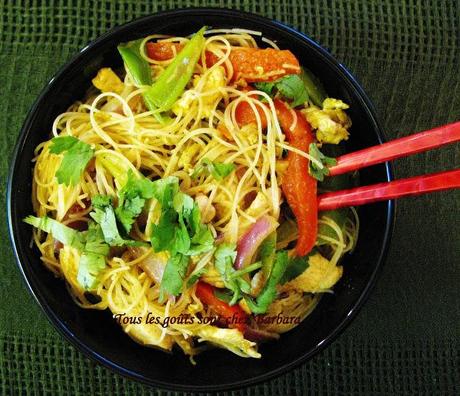 Nouilles Singapour au poulet et aux légumes Nouilles Singapour au poulet et aux légumes