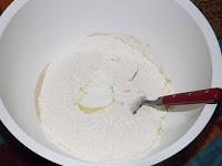 Naan au fromage, à la coriandre et à l'ail Naan au fromage, à la coriandre et à l'ail