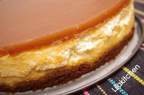 Cheesecake avec un coulis de pêches cheese cake