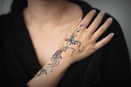 tatouage pailleté Yael ~ Anniversaire des deux ans du blog et concours tatouages éphémères par Yael ~