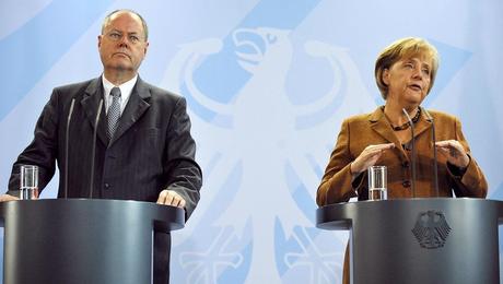 Peer Steinbrück (SPD) et Angela Merkel (CDU). L'enjeu économique des élections allemandes
