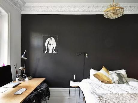 DECOuvrir-stadhem-home-black-walls-bedroom