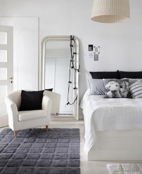 < Un joli appartement blanc et noir  à Helsinki >
