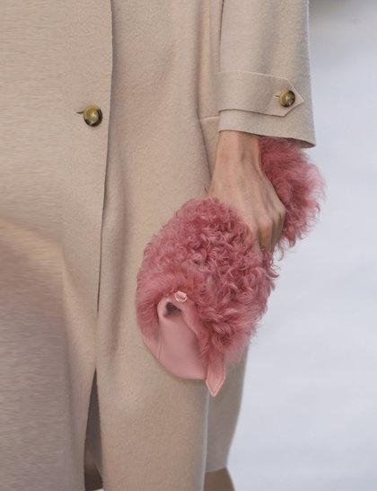 Les accessoires de collection Burberry Prorsum pour l'été 2014... Les accessoires de collection Burberry Prorsum pour l'été 2014...