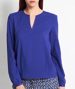 Le bleu versus noir Blouse fluide, décolleté V CLASS NDIGO