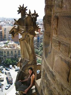 Gaudi: La Sagrada Familia Gaudi: La Sagrada Familia