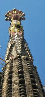 Gaudi: La Sagrada Familia Gaudi: La Sagrada Familia