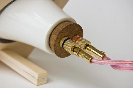 Photo de Joey Roth Ceramic Speaker System Image ceramic speakers joey roth 4 550x365 Joey Roth Ceramic Speaker System