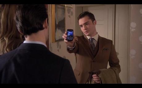 Adieu, Blackberry Chuck-Bass-has-a-Blackberry-Bold-9700-on-Gossip-Girl-Season-5-Episode-11-The-End-of-The-Affair-