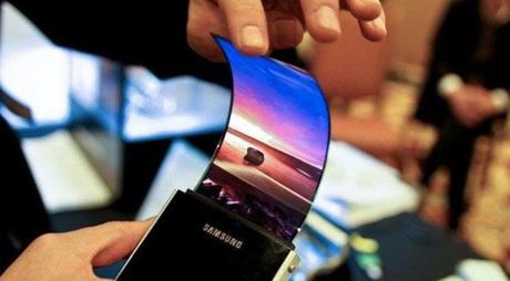 Samsung devrait présenter un smartphone avec écran incurvé en octobre