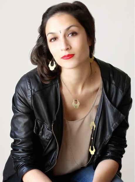 Armêl s’en mêle et elle a toujours raison ! Bijoux en laiton et fines perles en verre . Armêl s’en mêle et elle a toujours raison ! Bijoux en laiton et fines perles en verre .