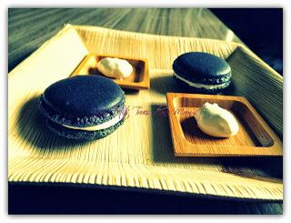 Macarons black and white Macarons black and white