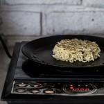 GASTRONOMIE: Le Ramen Burger, nouveau must-have culinaire. GASTRONOMIE: Le Ramen Burger, nouveau must-have culinaire.