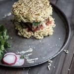 GASTRONOMIE: Le Ramen Burger, nouveau must-have culinaire. GASTRONOMIE: Le Ramen Burger, nouveau must-have culinaire.