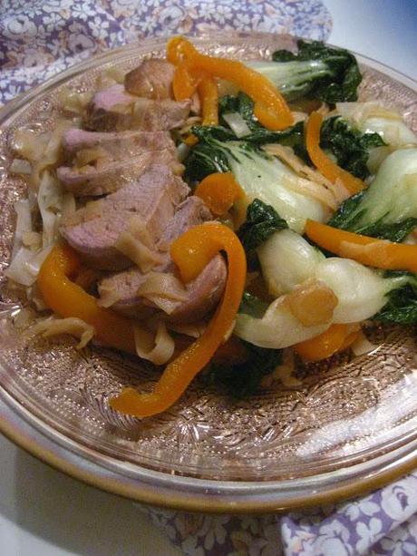 Filets de porc et bok choys aux nouilles chinoises