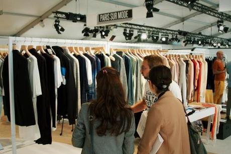 Fashion Week paris Fashion-Week-dont-believe-the-hype-stand-misericordia-collection-portant-jardin-tuileries-sur-mode-11