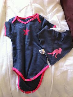 Un shopping de rentrée fait par un papa, ça donne quoi ? Body et Bavoir Funky Girafe