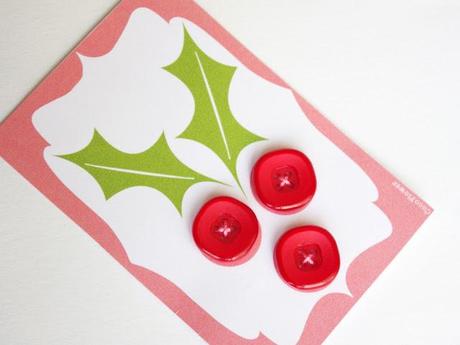 #Houx de #Noël #boutont #rouge plastique www.CocoFlower.net #houx de #Noël #boutont #rouge plastique www.CocoFlower.net