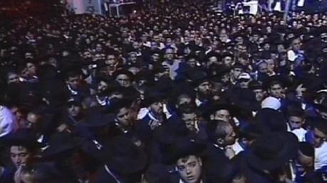 VIDEO – PHOTOS. Israël: les incroyables funérailles du rabbin raciste Ovadia Yosef.