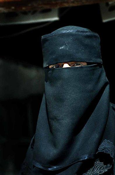 Fallait-il interdire le niqab ?