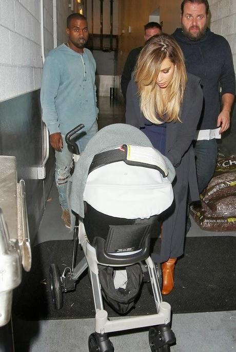 Kim Kardashian et Kanye West avec Bébé North à Los Angeles - 09.10.2013