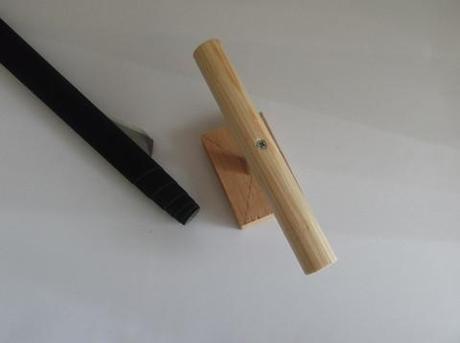 DIY: présentoir à bracelets support bijoux sans les finitions