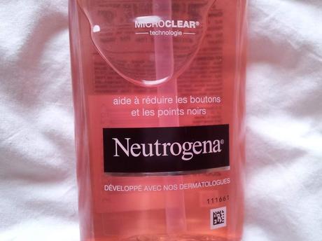 gel nettoyant pamplemousse rose de la gamme Visibly clear de Neutrogena.