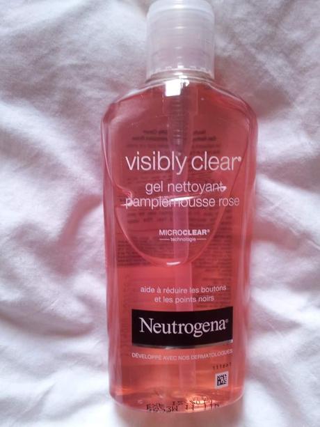 gel nettoyant pamplemousse rose de la gamme Visibly clear de Neutrogena.