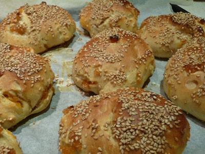 petits pains sesame abricot01 Petits pains au sésame et aux abricots secs de P
