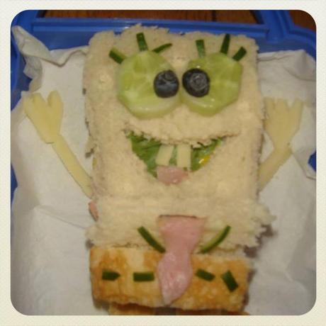 Une maman met en scène les casse-croûtes de sa fillette rosalie