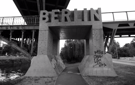 Un Skateur allemand nous fait découvrir Berlin-Est et Berlin-Ouest
