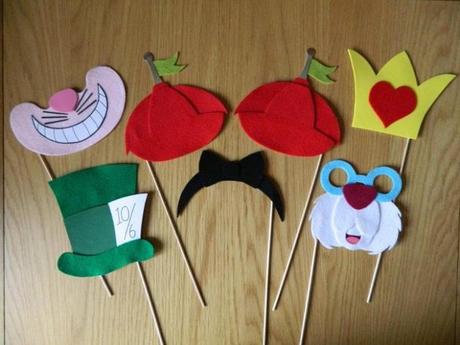 Conseils d’une chenille #2 ♣ Masques papier et toppers Pinterest via Photo props