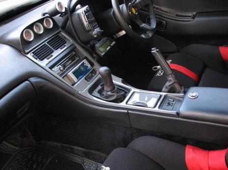 Jean Claude Attitude dans une Nissan 300 ZX 3.0 V6 Twin Turbo rouge
