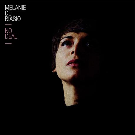 Découvrez l’univers feutré et délicat de la chanteuse Melanie De Biasio avec son album No Deal