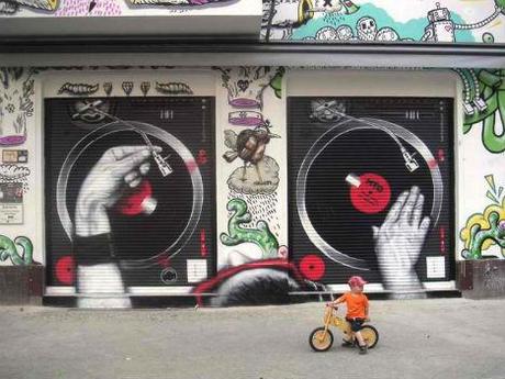 Street Art Graffiti by MTO - Berlin