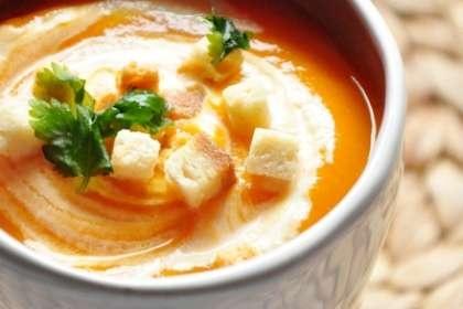 Soupe vitaminée à la carotte, courge & orange