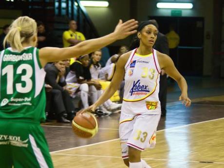 Turquie : Adrianne ROSS remplace Natasha LACY à Canik c-adrianne-ross-koszykarka-lidera-pruszkow-i-justyna-grabow.jpg