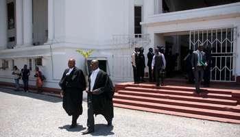 Ghana la démocratie à l'épreuve Devant la Cour suprême, en avril 2012.