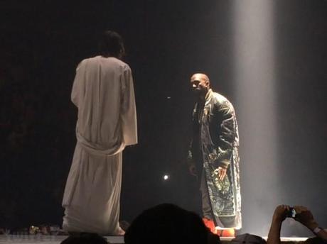 Kanye_West_Jesus_stage