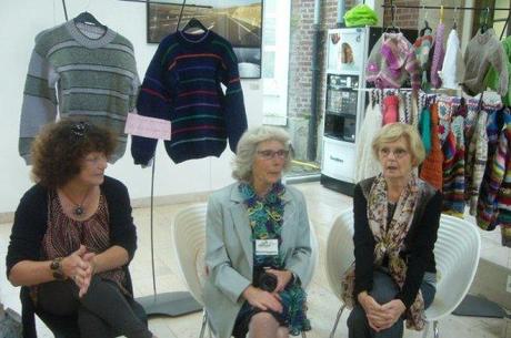 Les citoyennes tricoteuses de Lomme à la médiathèque l'Odyssée Les citoyennes tricoteuses de Lomme à la médiathèque l'Odyssée