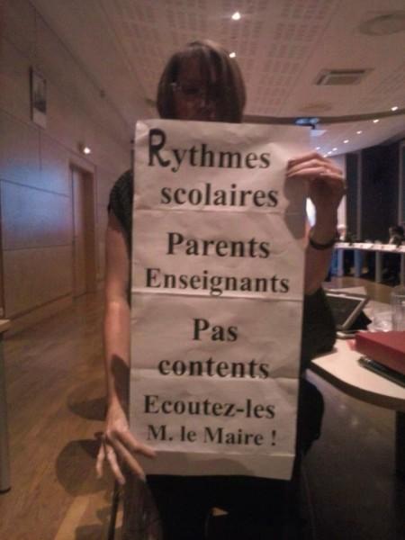 Creil, des parents d'élèves manifestent au conseil municipal parent-protestation-creil.jpg