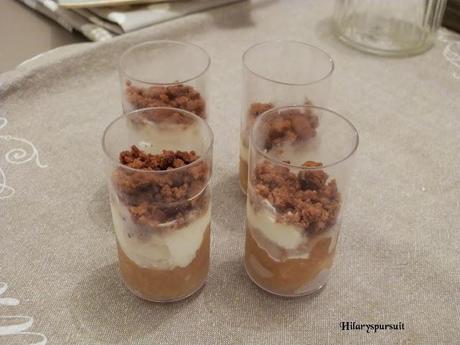 Verrine pomme-ananas et crumble de spéculoos / Apple and pineapple purée and its speculoos crumble