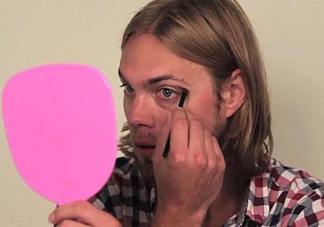 Comme eux, oserez-vous le tuto make-up ? men-do-make-up-with-michelle-phan-blog-beaute-soin-parfum-homme