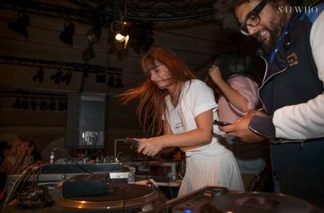 Dj Battle dans le jardin des Tuileries Battle D'ont Believe The hype Salon Premiere Classe Paris Tuilerie Aurelyen, le designer de Misericordia avec son équipe Battle