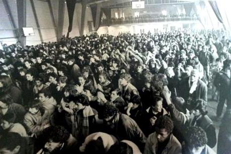 En janvier  1985, près de 2000 jeunes rassemblés au Charrel contre le racisme et la montée du Front National