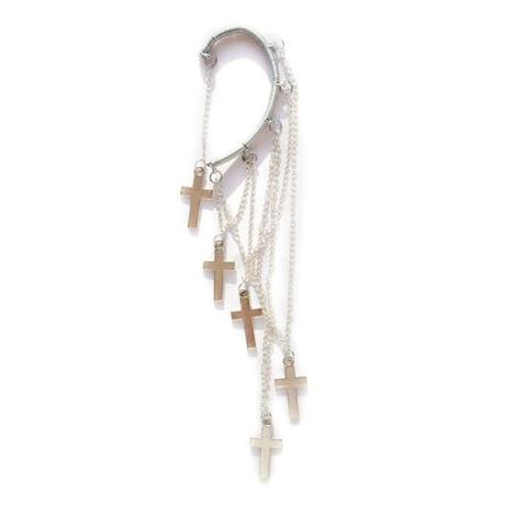 Les bijoux d’oreille Anni Jurgenson ear-cuff-with-draped-chains-and-crosses_1322737757_3