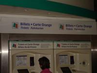 Des chiffres et des êtres : le métro de Shanghai Automated_machine_at_Paris_Metro